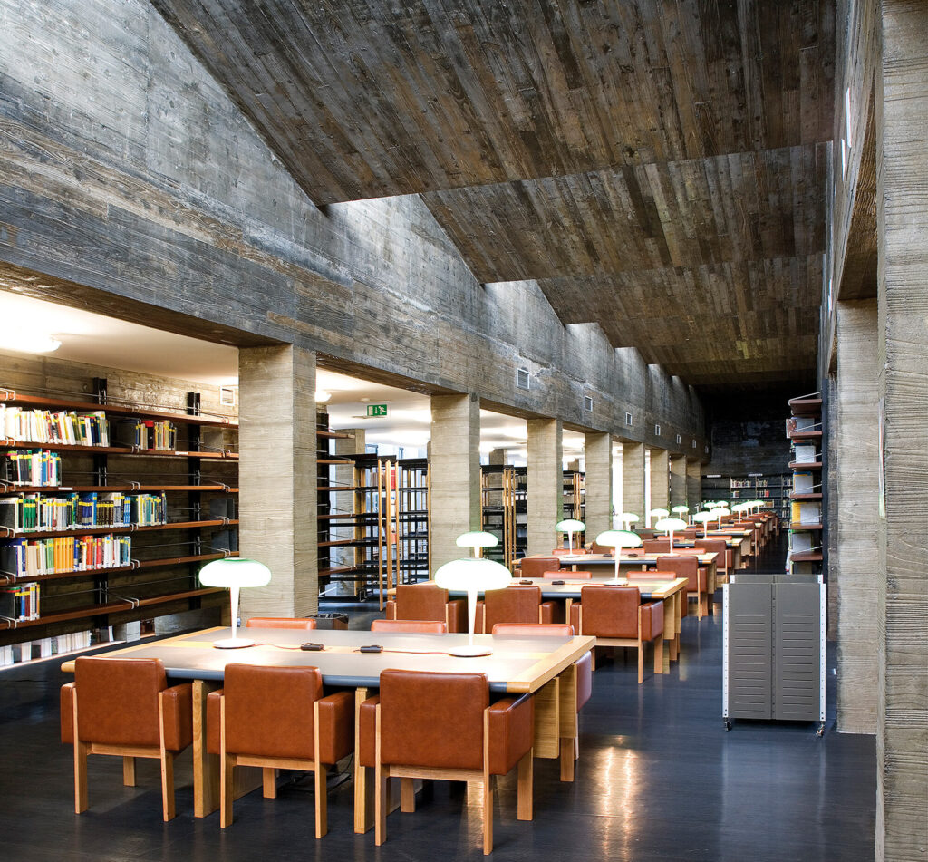 Main reading room with bookshelves and study tables at the Central Library, University of the Azores