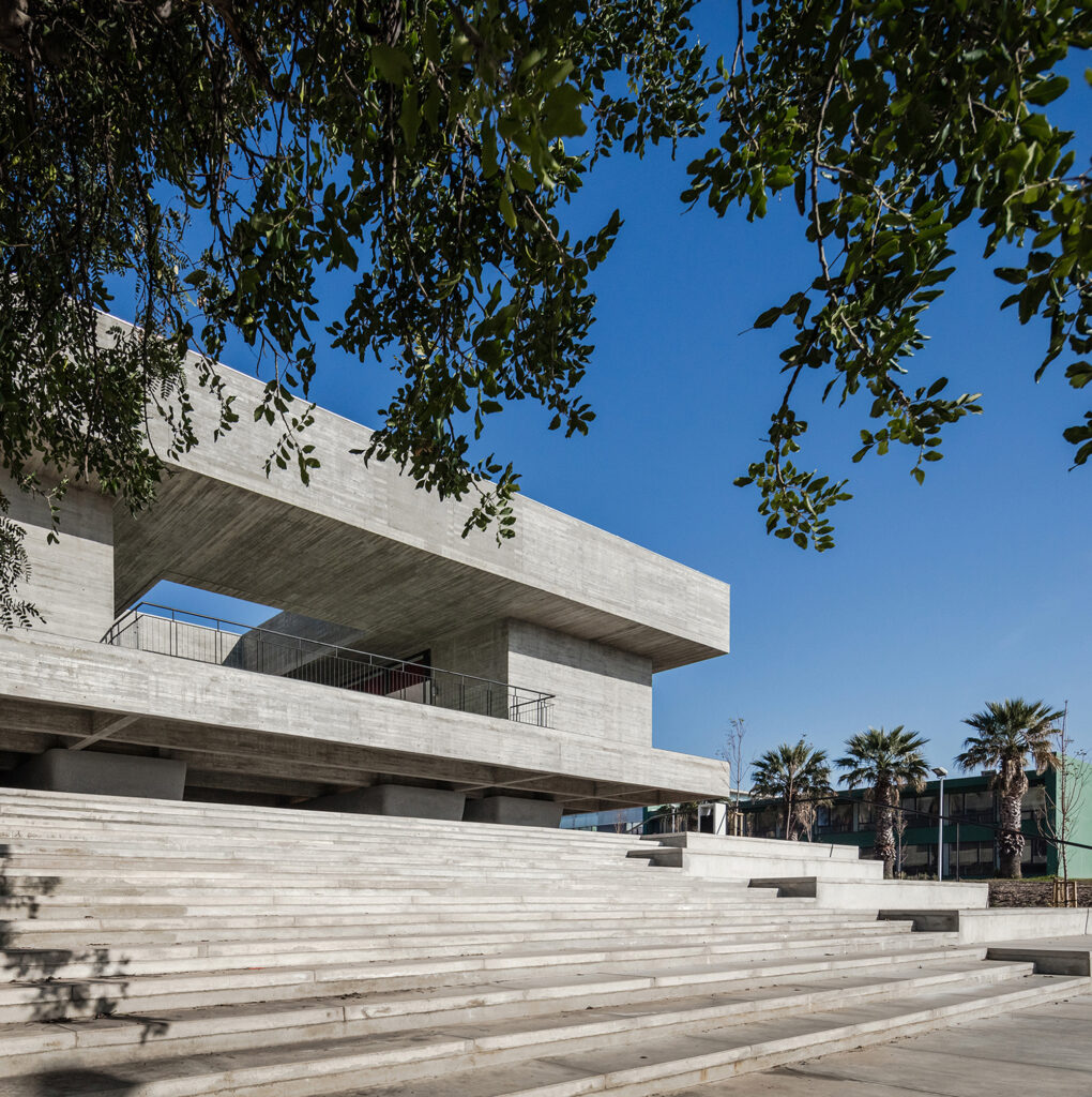 Concrete entrance volume and exterior steps at Luís Freitas Branco School, Oeiras