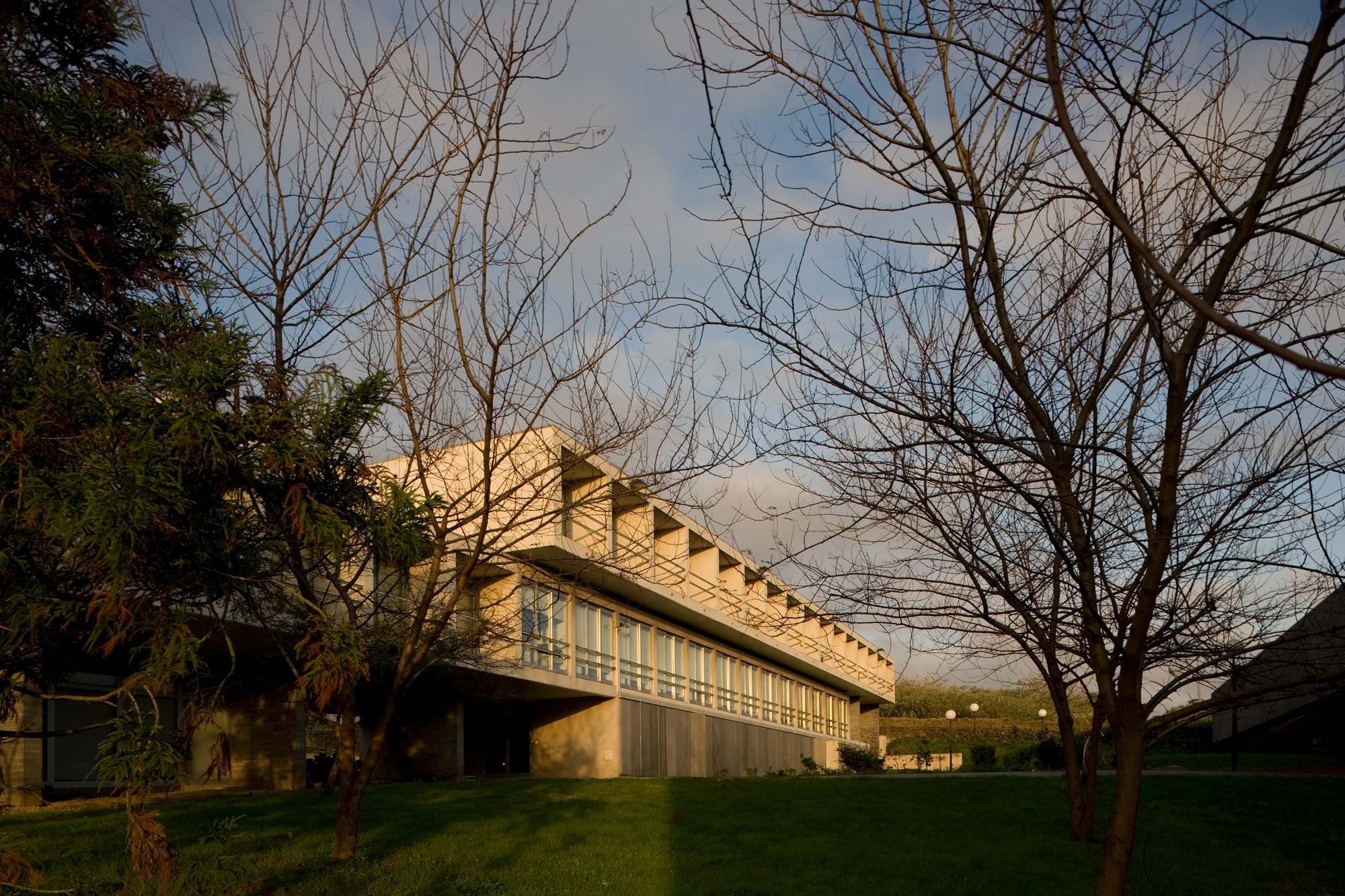 Machado-costa-arquitectos-Residencia-Universidade-Açores-SITE